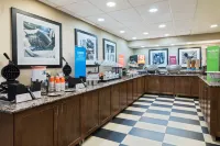 Hampton Inn Charlotte-University Place - servizio colazione