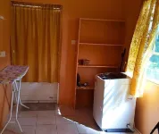 Charming Fully Furnished One Bedroom House - Your Perfect VRBO Retreat! Hotel a Westerhall Land Settlement