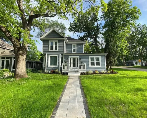 Starlake: A fully remodeled boutique style cottage Hotels in Williams Bay