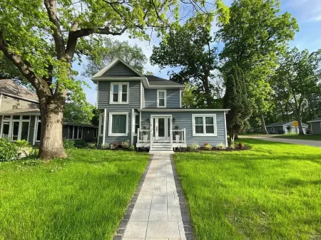 Starlake: A fully remodeled boutique style cottage Отели в г. Уильямс Бэй