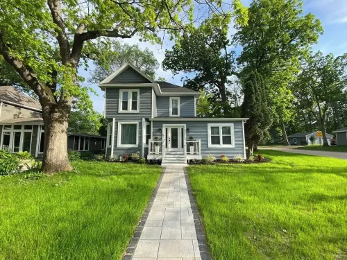 Starlake: A fully remodeled boutique style cottage Hotels in Williams Bay