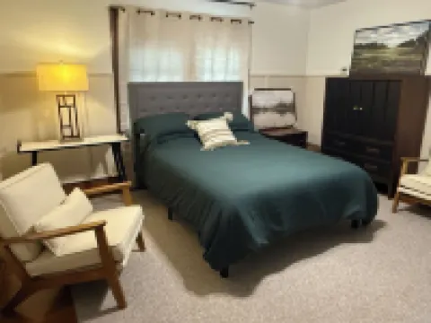 The Wright House, A Stunning, BIG, 4-Bedroom in Warren, Century Home Restored! Hotels in Warren