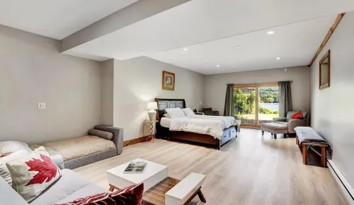 Charming 5-bedroom Lake Log cabin in marvelous Lanesville