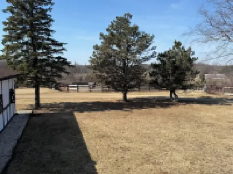 Horse lovers paradise with 2 bedrooms and WiFi, AC in Lake Geneva Hotels in Lyons