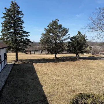 Horse lovers paradise with 2 bedrooms and WiFi, AC in Lake Geneva