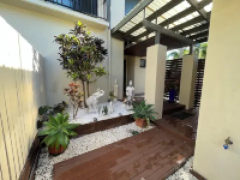 Tranquil Bali-Style 4 br lux beachside townhouse with own pool