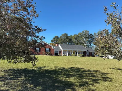 Spacious Retreat with room for large groups! 2 living areas and a large kitchen.