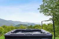 Stunning modern cabin with breathtaking views of Maggie valley