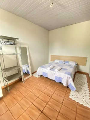 Comfortable entire house - Central region Hotels in Vila Paraguaia