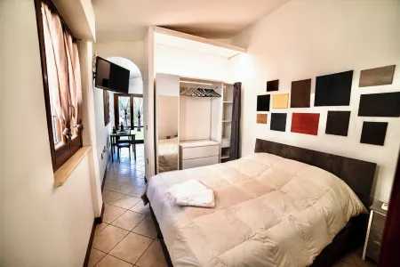 Two-room apartment with private garden 4 km from Marmore Falls. Отели в г. Терни