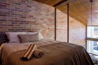 Camperdown - Luxury Architectural Escape - Brand New Home!!! Hôtels à : Camperdown