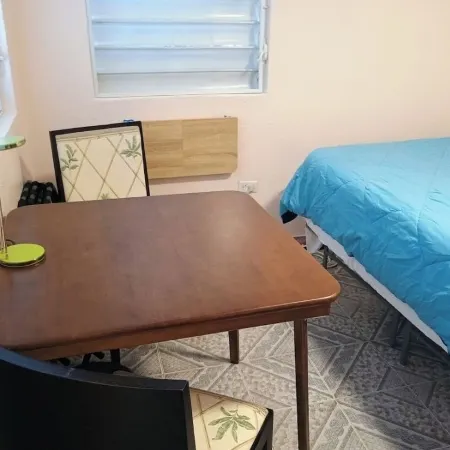 Room w/ba AC Wi-Fi in Esperanza Apt. 1