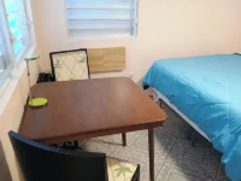 Room w/ba AC Wi-Fi in Esperanza Apt. 1