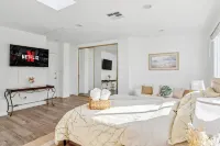 Quiet Mountain Home with Stunning Views near Universal Studios Hollywood