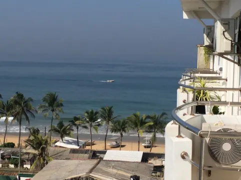 Beach Luxury Apartment in Srilankafurnished apartment opposite Mt Lavinia beach Hotels in Mount Lavinia