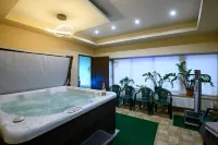 3 bedrooms with separate bathrooms, Wellness area with Solarium and Jacuzzi Hotels in 