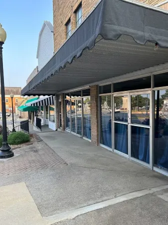 Studio Cottage on the Square, entire rental unit in Jamestown, Kentucky