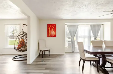 The place of possibilities with amazing heated pool. Отели в г. Ричленд