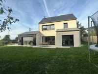 Large house with garden and Jacuzzi -close to beach center-for up to 11 people-.