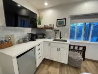 Hula Hale - Walk to Cafe - At start of the Road to Hana