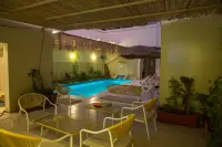 نزل طيبة الكبرى - مسبح