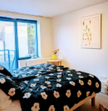 Colorful Flat @ trendy old docks. Perfect for couples. Expandable to 3 bedrooms