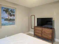Cozy 2-bedroom house in enjoyable New Smyrna/ Edgewater with AC, WiFi Hotels in Edgewater