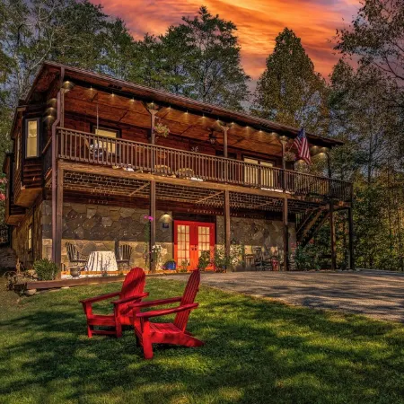 Private and Spacious Cabin with Hot Tub, Pool Table and Arcade
