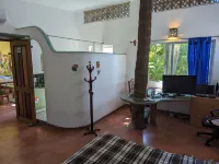 Beautiful and spacious 2 blocks from the beach and town center!