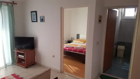 Vacation home Nella, directly by the sea Отели в г. Opcina Jasenice