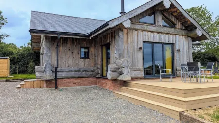 North Beer Lodge - Spacious Countryside Lodge with Hot Tub & Stunning Views Отели в г. Лаунцестон