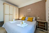 Newly built apartment within walking distance of the sea and the center. โรงแรมใน