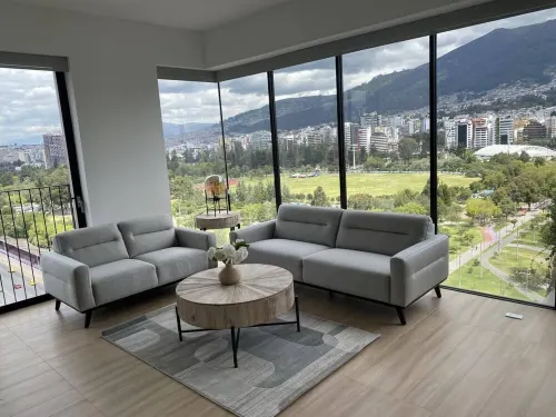 Charming 3-bedroom condo with undisturbed views of Caroline Park. Hotels in Puembo