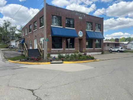 1st Floor 2BR Downtown + 2 Parking Spaces Отели в г. Clayton County