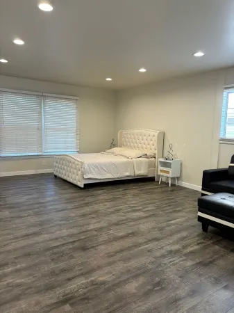 Private oasis near Reseda, Big Yard, Netflix/Prime, Close to Park and Mall