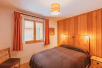 Attractive 3 Bedroom Apartment with South Facing Balcony, Close to Piste Hôtels à proximité de : Montgenèvre