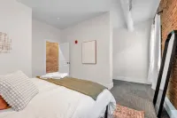 Edison Place: Premier Industrial Modern Downtown 1 BR Loft Hotel a Ypsilanti