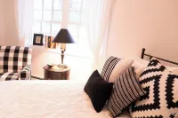 Harbor Hill Inn Cottage - River Walk Suite Hotels in Pepin