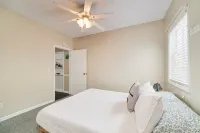 NEW LISTING charming 2 bedroom house walking distance to the beach and downtown