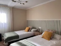 Charming and bright T3 completely renovated, located 10 minutes walk from downtown.