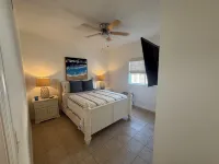 Chic 2-bedroom condo in brilliant Bimini Bay, steps from the Beach, WiFi, AC