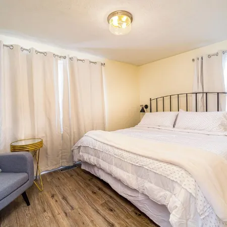 Stylish 2BR n Old Town Greenwood
