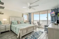 1201 Waters Edge Resort 3 Bedroom Condo by RedAwning