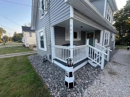 Charming 3-bedroom lake house with the best location in Conneaut