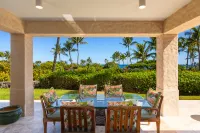 Elegant Hillside Villa with Ocean Views - Luxurious Hawaiian Retreat