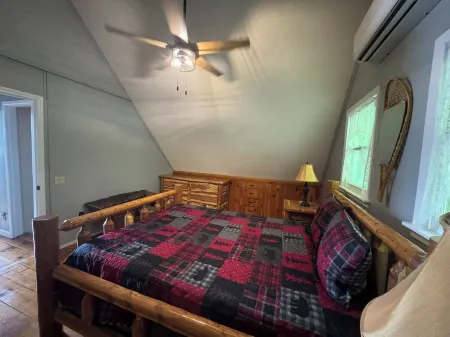 Welcome to Ledgerock, A 3-bedroom Lake Front house on The Great Sacandaga Lake.