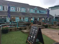 The Lobster Pot. Fabulous  2 bedroom Apartment overlooking the Beach/Green