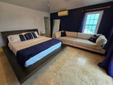 Oceanfront "Dock of the Bay" Retreat in Beautiful Bermuda Hotels in Sandys