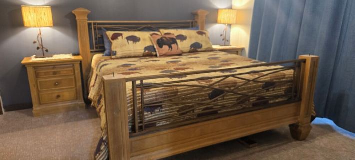 Bison Loft Suite- Trailers/UTV's/Bikers Welcome Hotels in Custer County