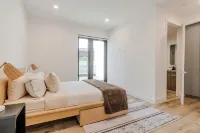 Bright & Spacious in Studio City